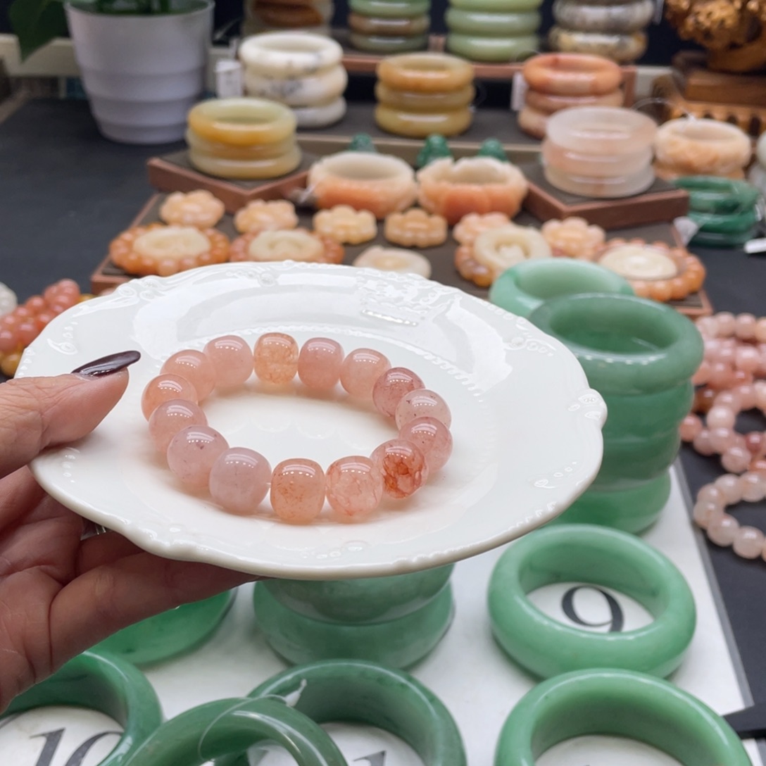 暖***辰石英岩玉未镶嵌手镯