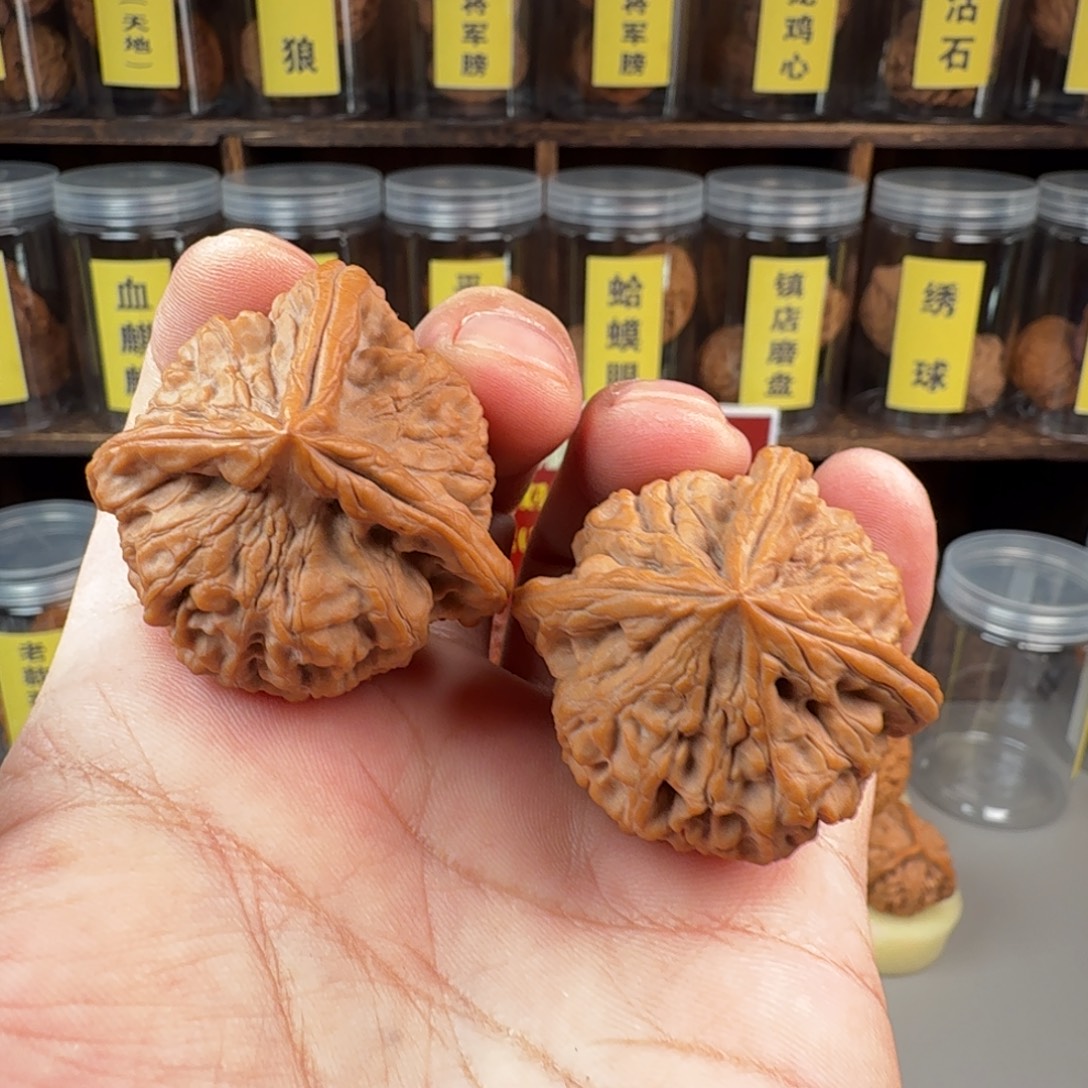 把件桃核玉龙三棱