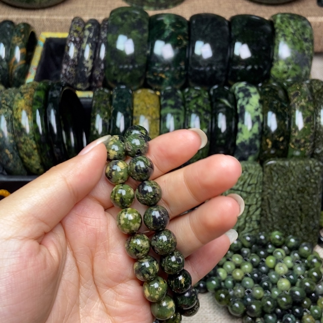 x***y蛇纹石玉未镶嵌颈饰