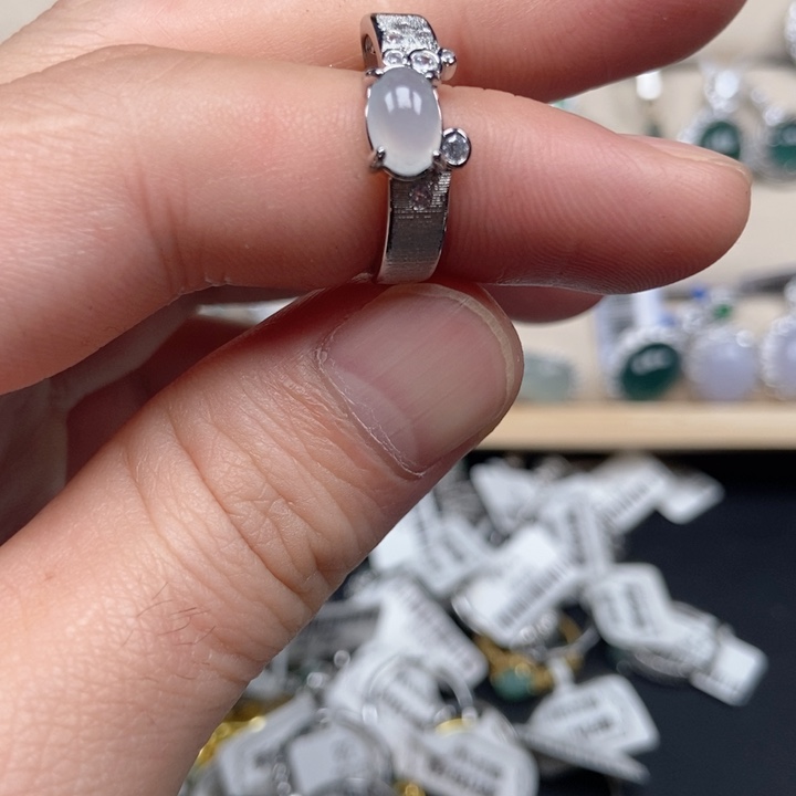 翡翠未镶嵌戒指戒指