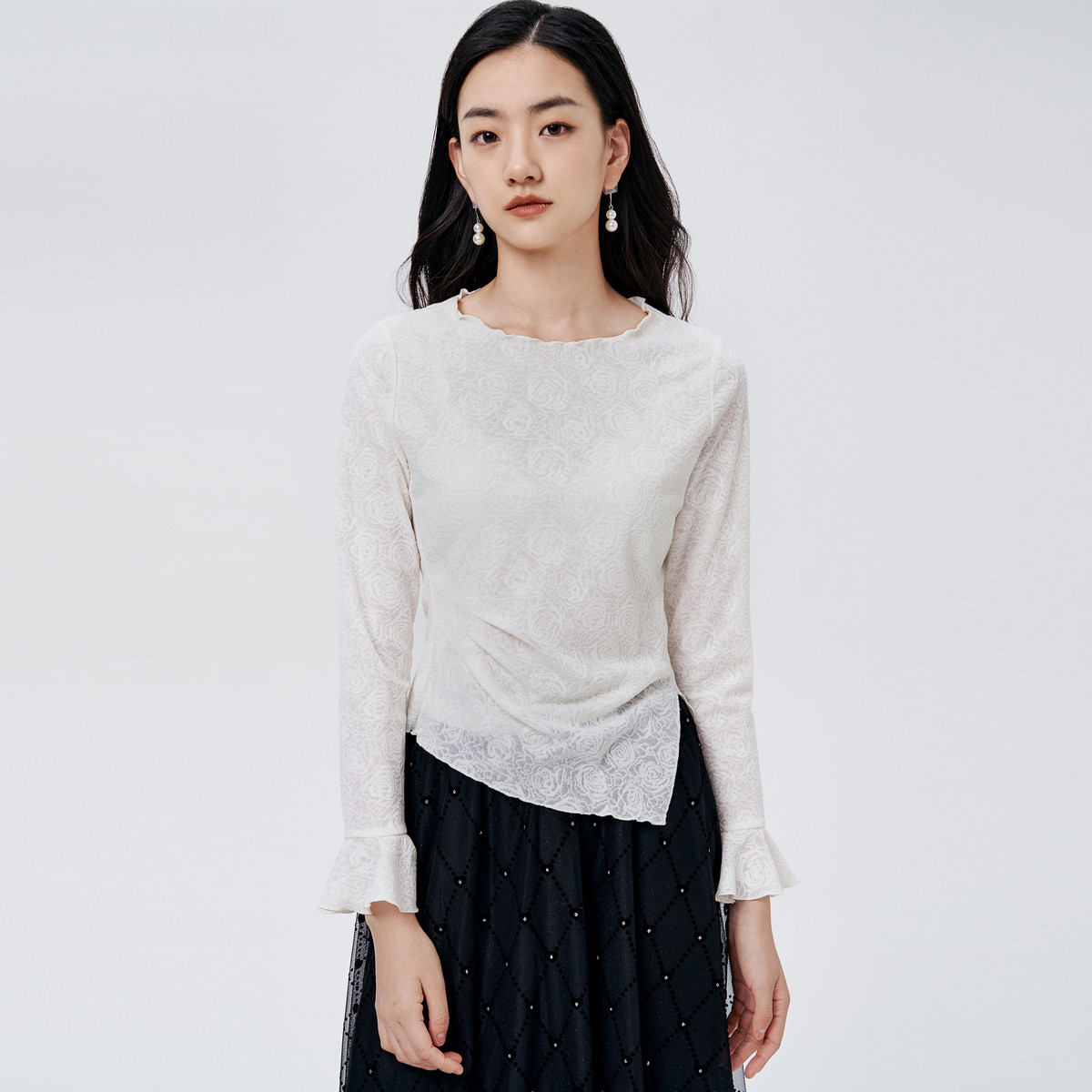 BuouBuou【粉丝专享】喇叭袖玫瑰提花针织上衣女DKGA081