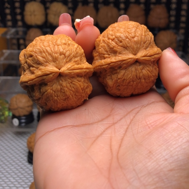 橄榄核吊坠今**事90金丝绣球