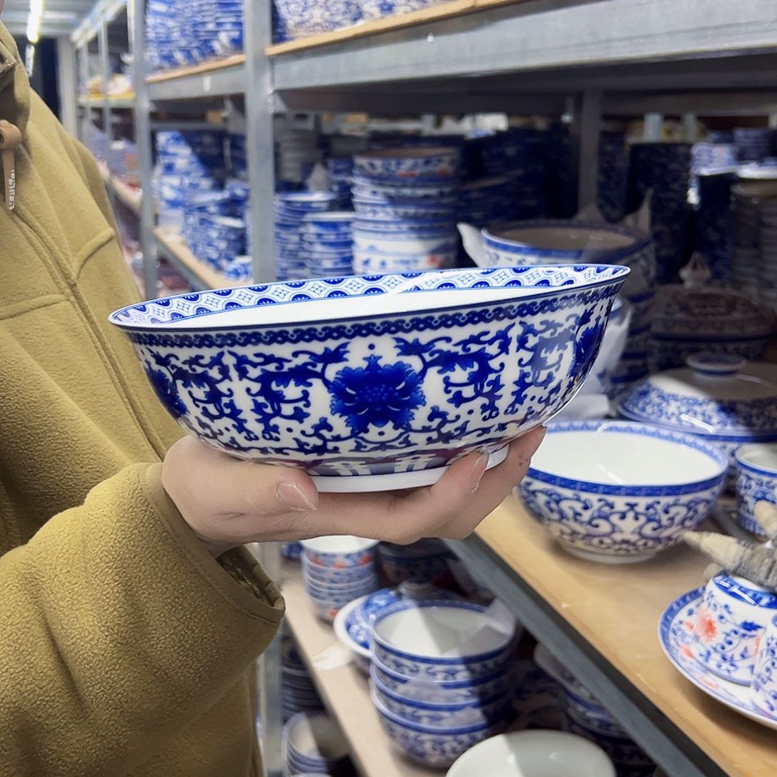 瓷片9英寸如意缠枝斗碗1个