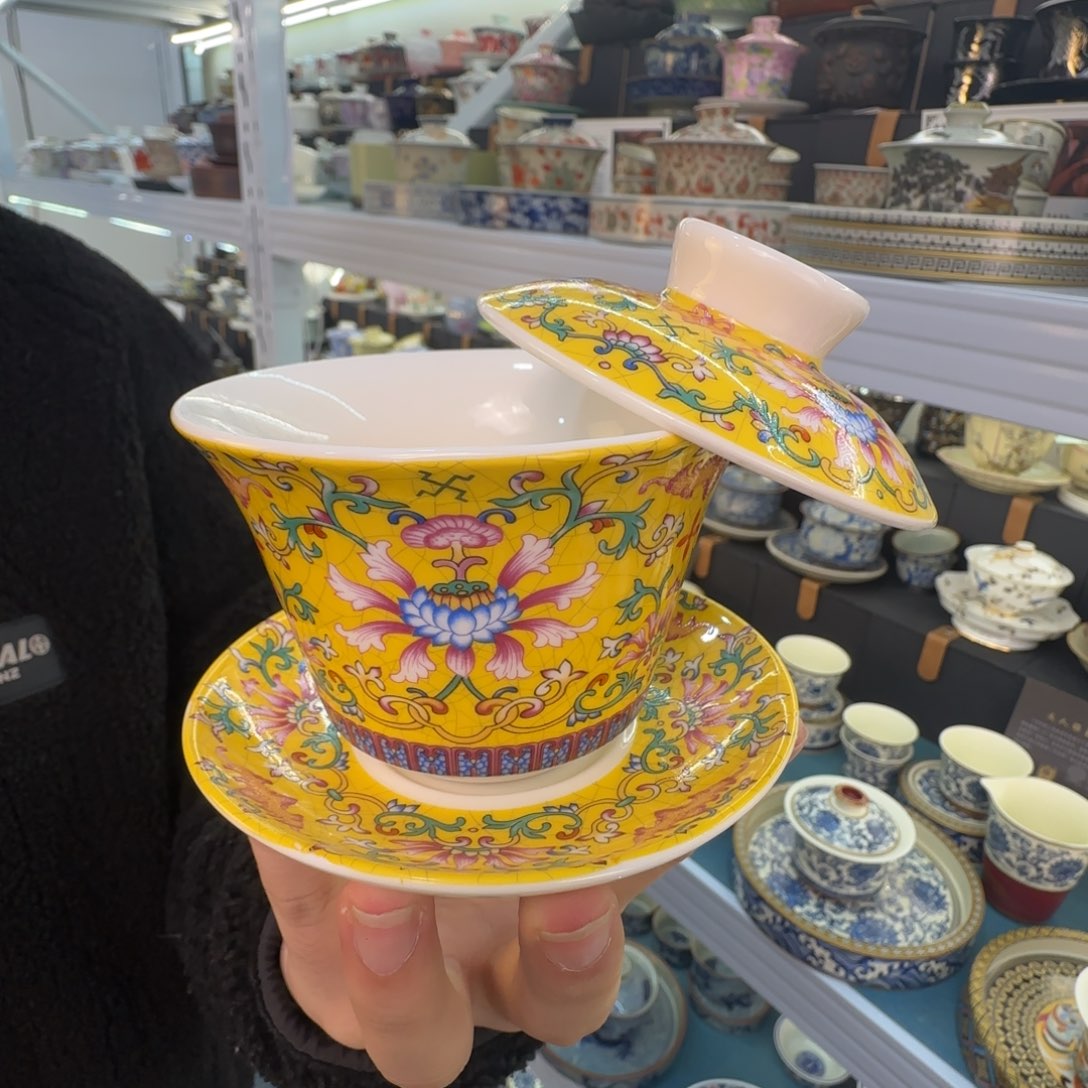 这些盖碗很漂亮我很喜欢！！