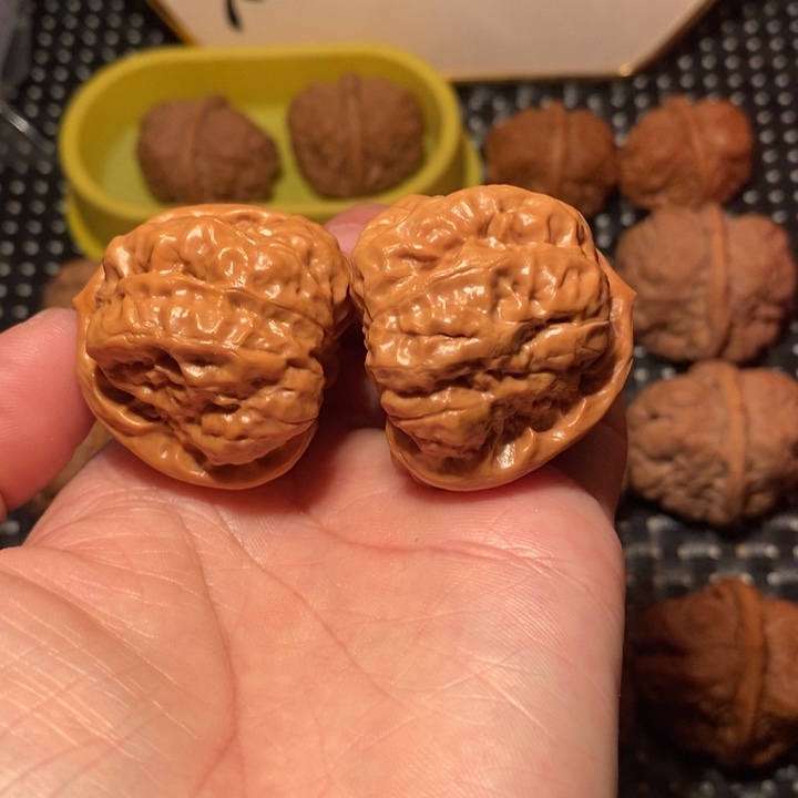 文玩核桃把件开背大腿圆好看