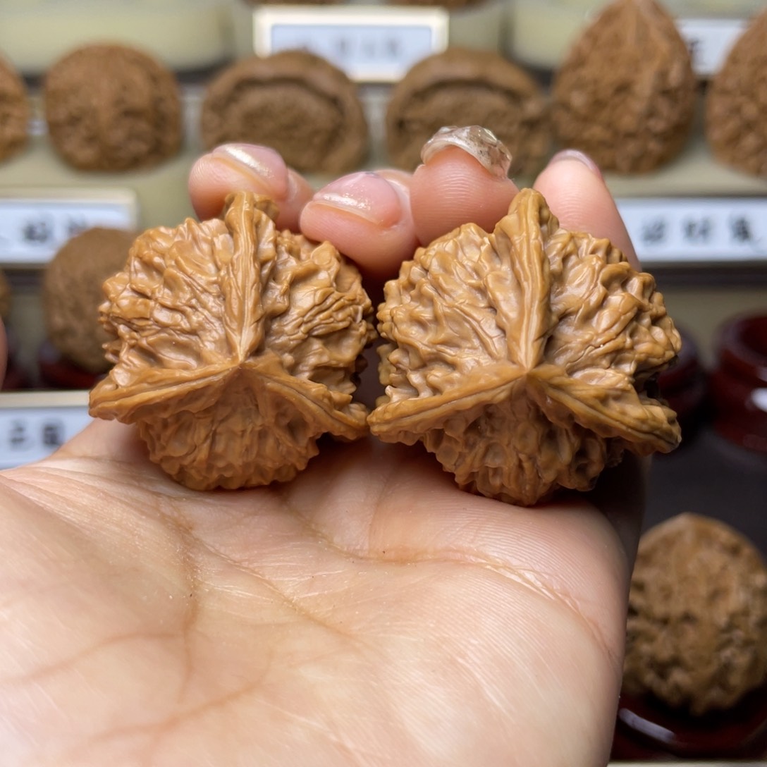 文玩核桃把件盘山三棱34左右