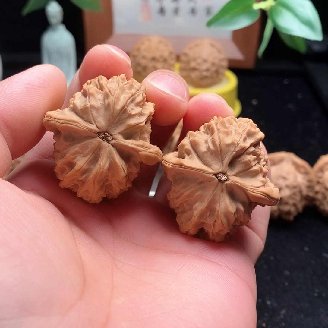 文玩核桃吊坠马老四38精配