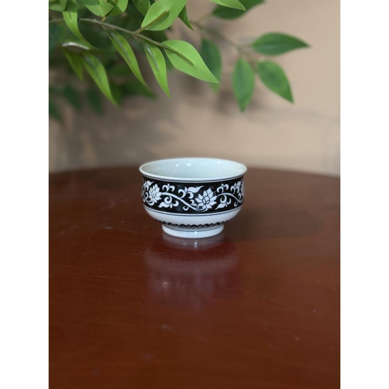A010【景墨春风】景德镇手工手绘二号釉黑地并蒂莲炉士杯 80ml