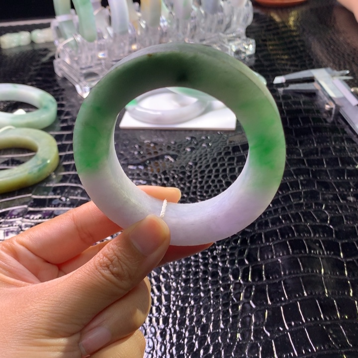 定制翡翠未镶嵌手镯
