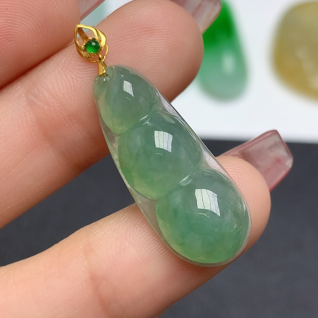 翡翠颈饰18K金镶嵌福豆