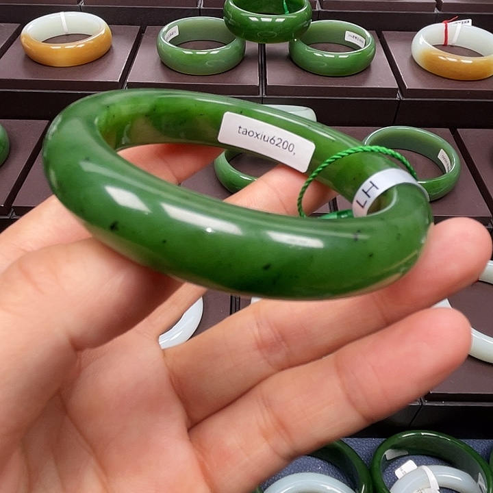 y***莹和田玉未镶嵌手镯