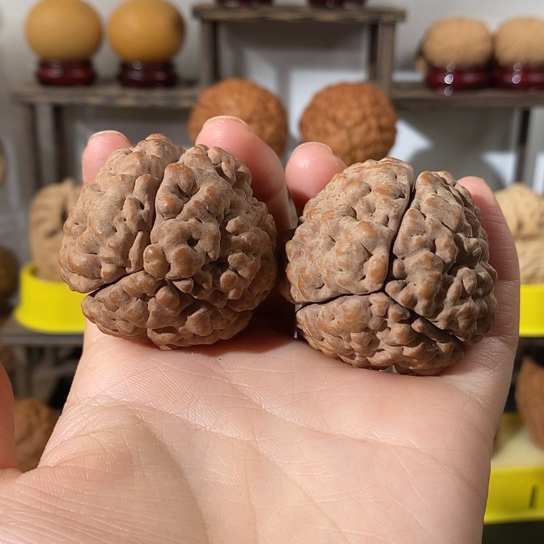 吊坠文玩核桃三瓣脑纹金刚爆肉4348