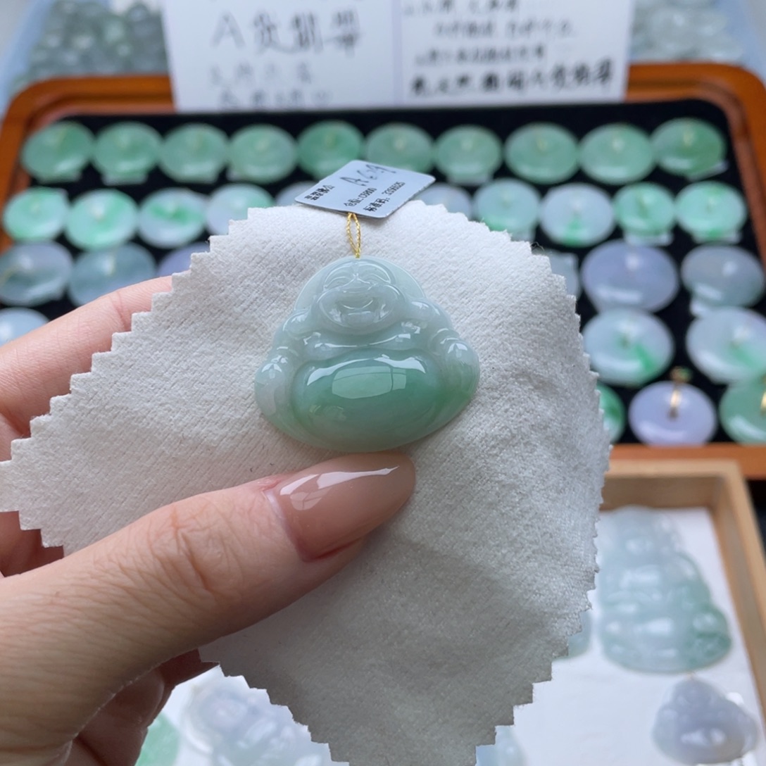 翡翠未镶嵌颈饰佛公