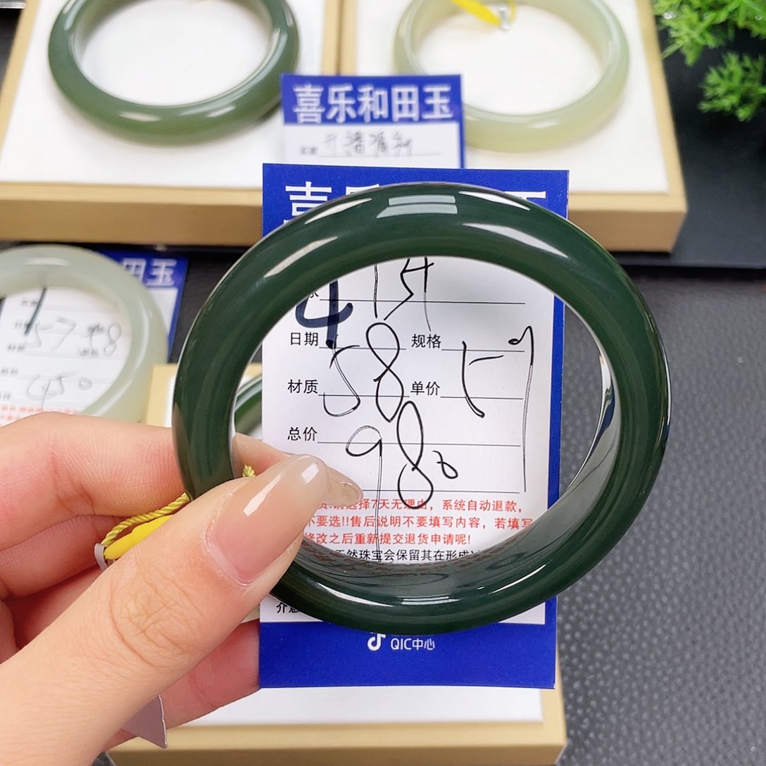 和田玉手镯未镶嵌