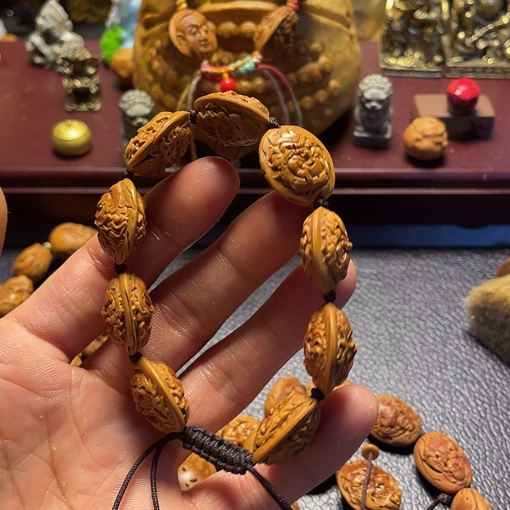 大桃核雕刻瑕疵钟馗头