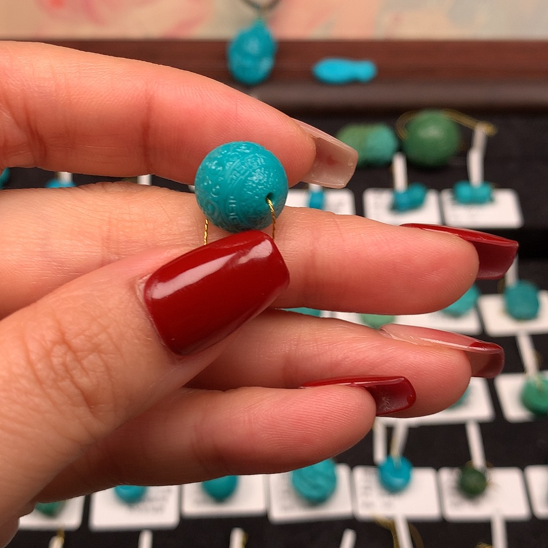 玩***走绿松石未镶嵌珠宝奇石