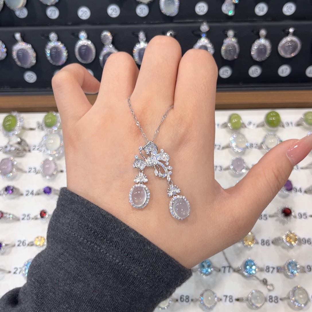 鹿***儿岫玉银S925镶嵌颈饰