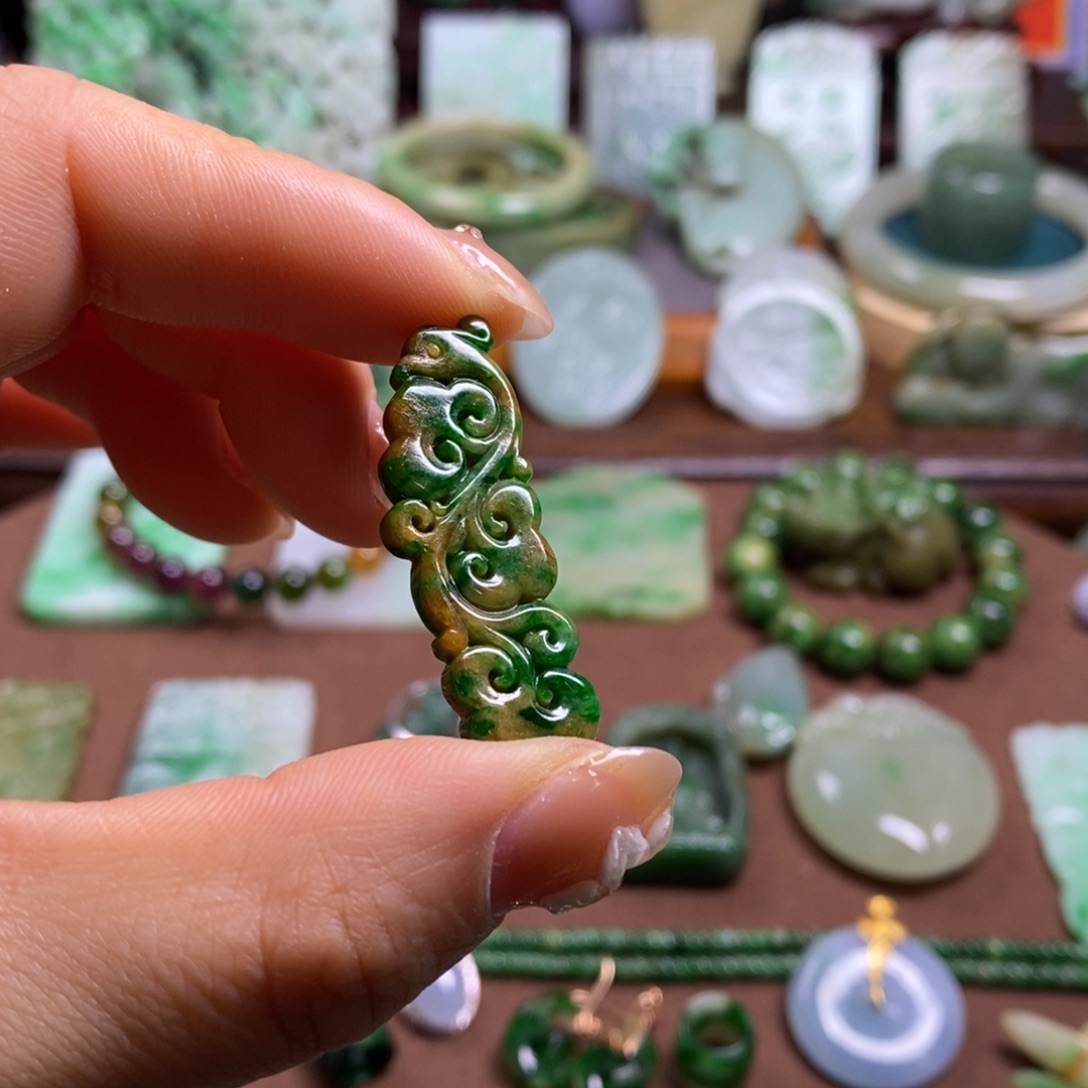 行***茶翡翠未镶嵌颈饰111111111111111