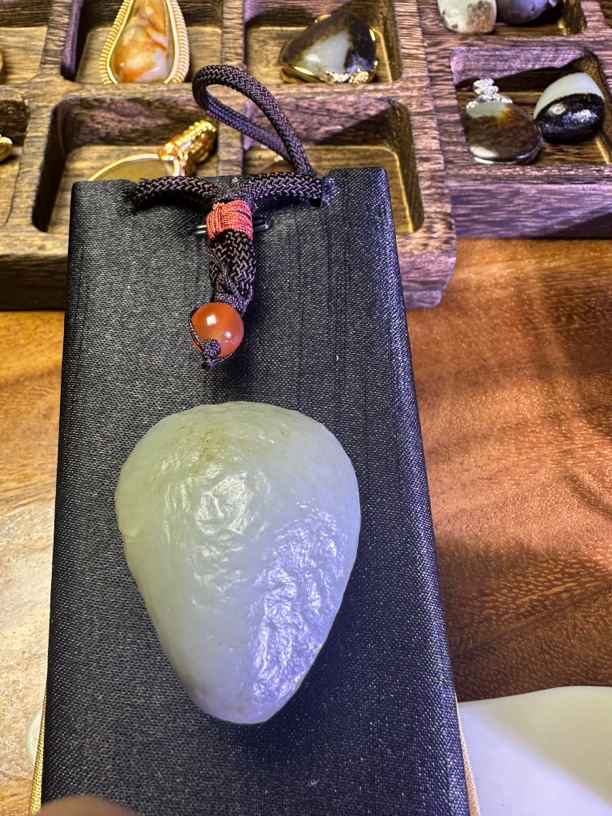 和田玉戈壁料随形吊坠46克