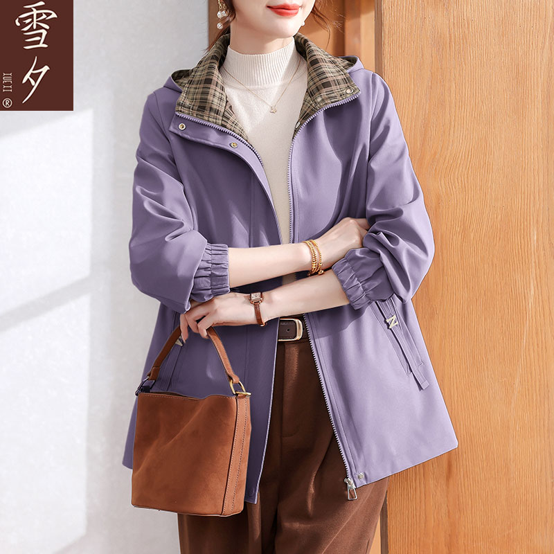 妈妈秋装新款外套今年流行的中老年女装春秋款洋气连帽风衣50多岁