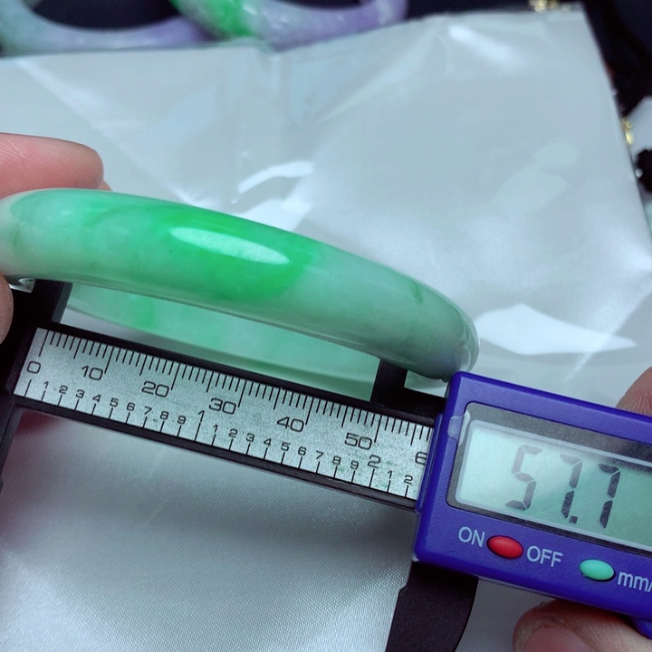 翡翠手镯未镶嵌a货