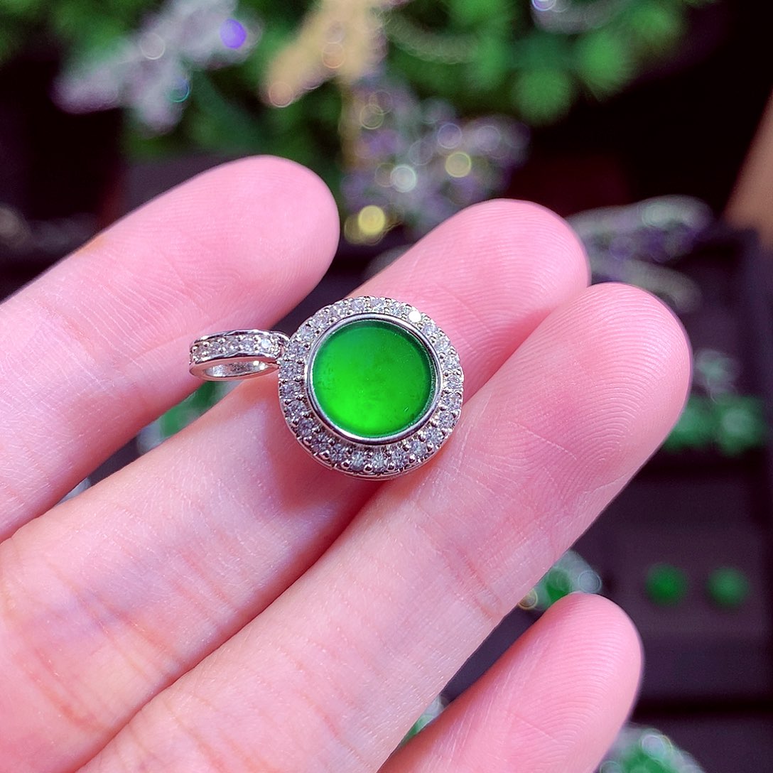 颈饰未镶嵌翡翠天然