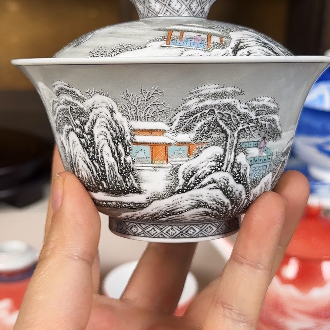 博***子粉彩山水雪景盖碗