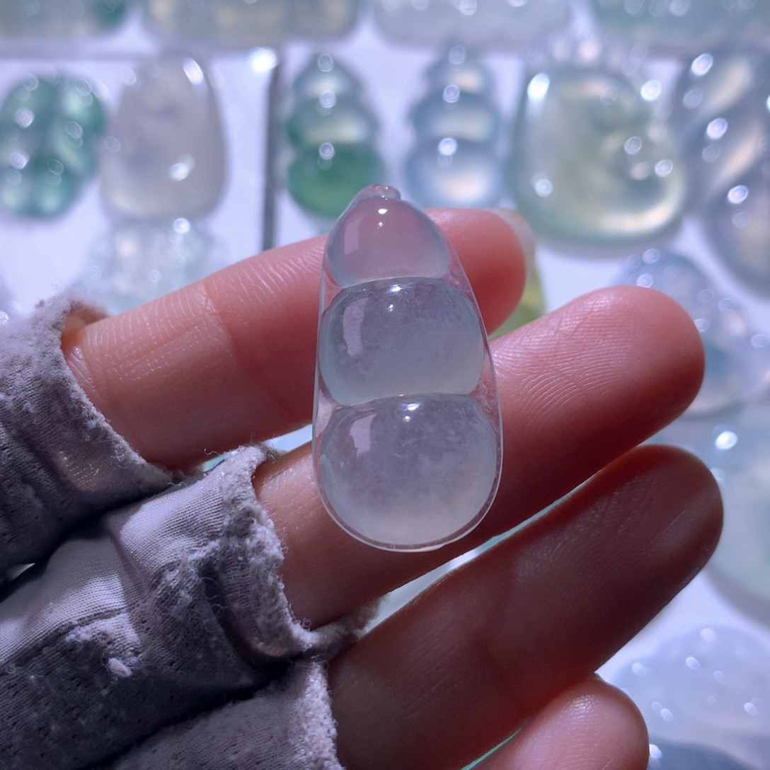 翡翠未镶嵌颈饰豆