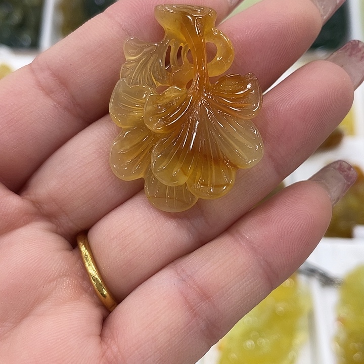 瞬***心蛇纹石玉合金颈饰