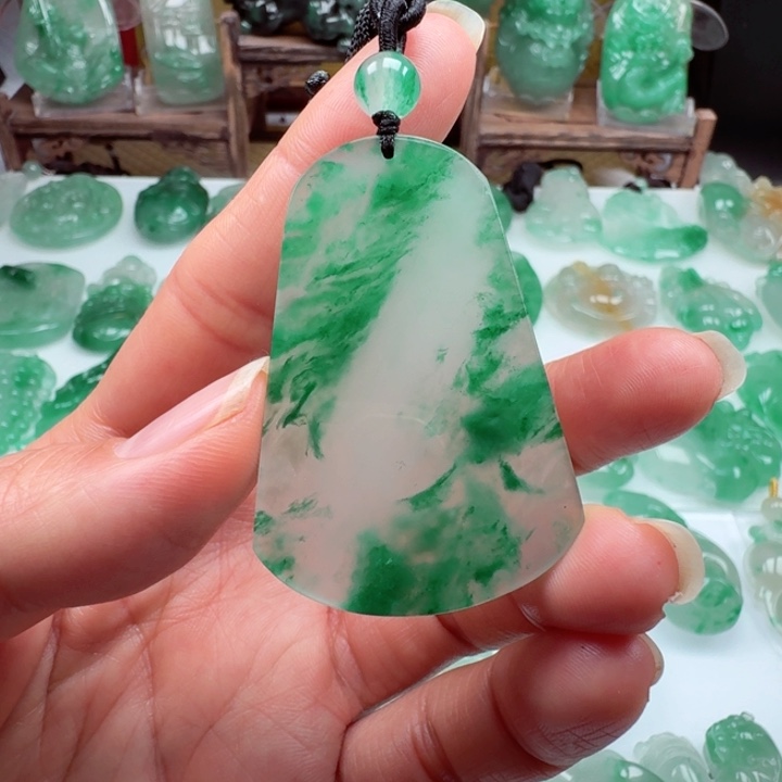 颈饰未镶嵌石英质玉