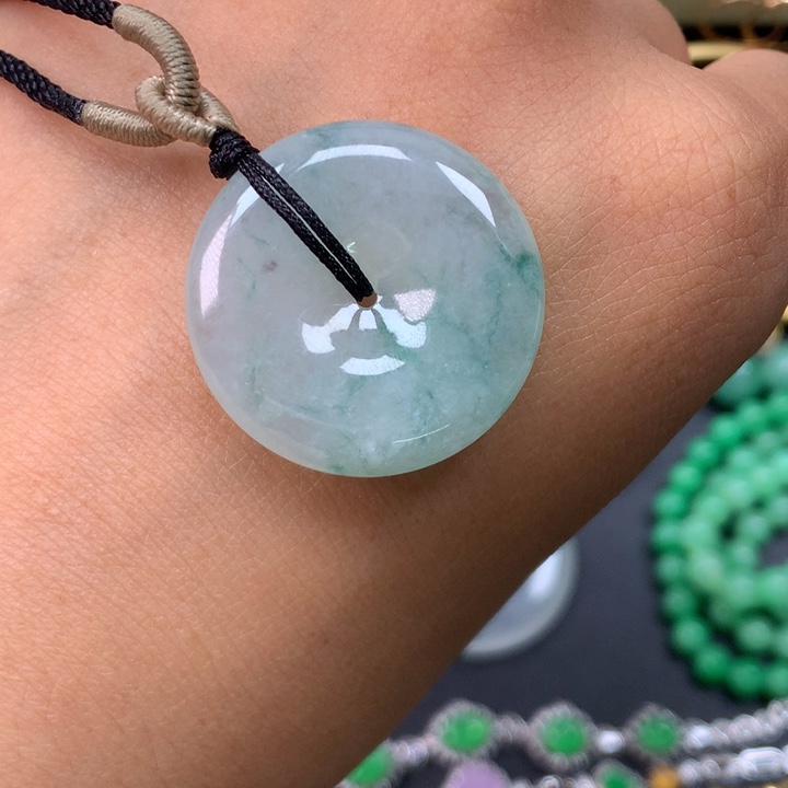 翡翠未镶嵌颈饰平安扣