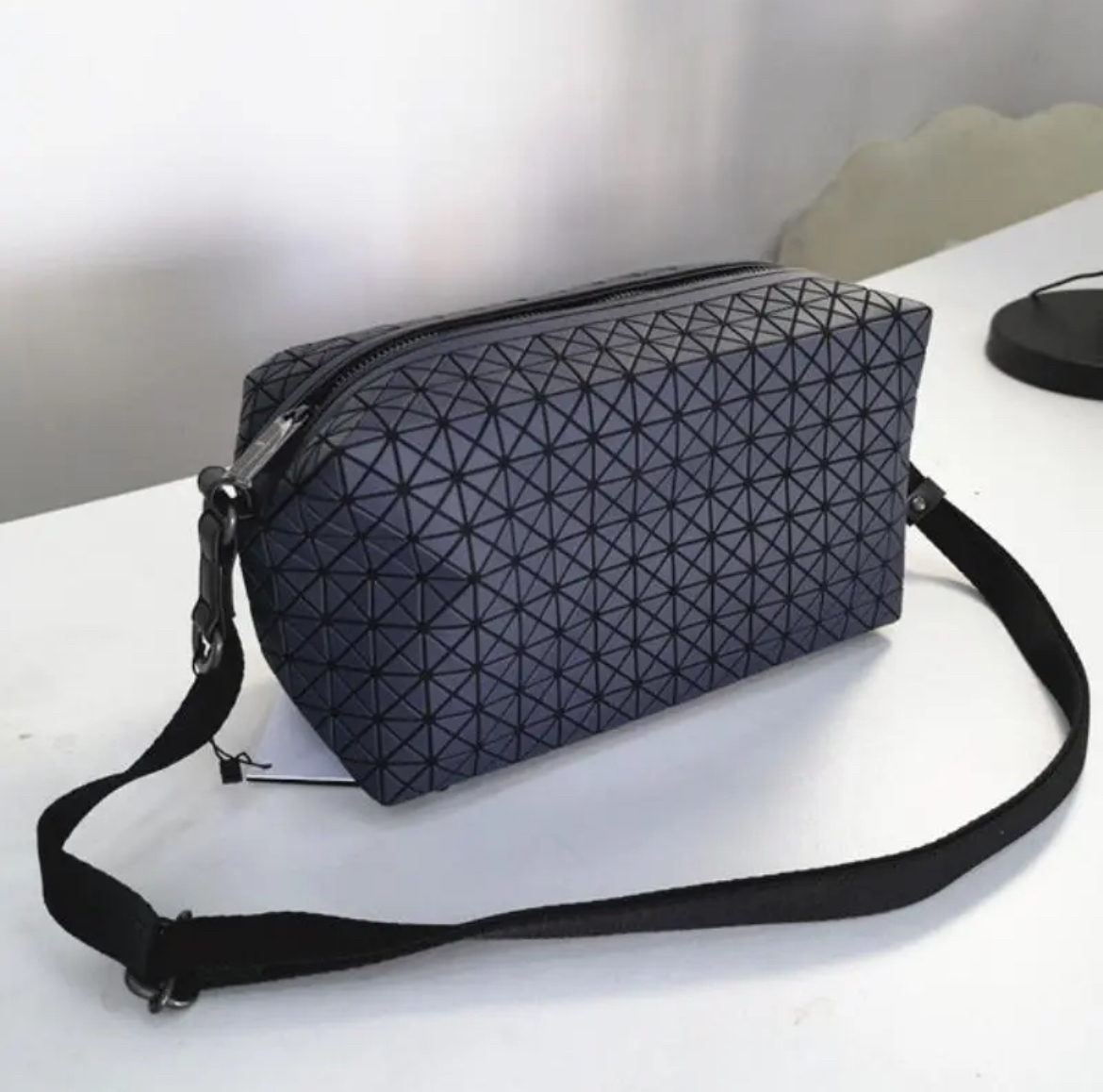99新 Issey Miyake/三宅一生 三宅一生新款黑色休闲包 US59918