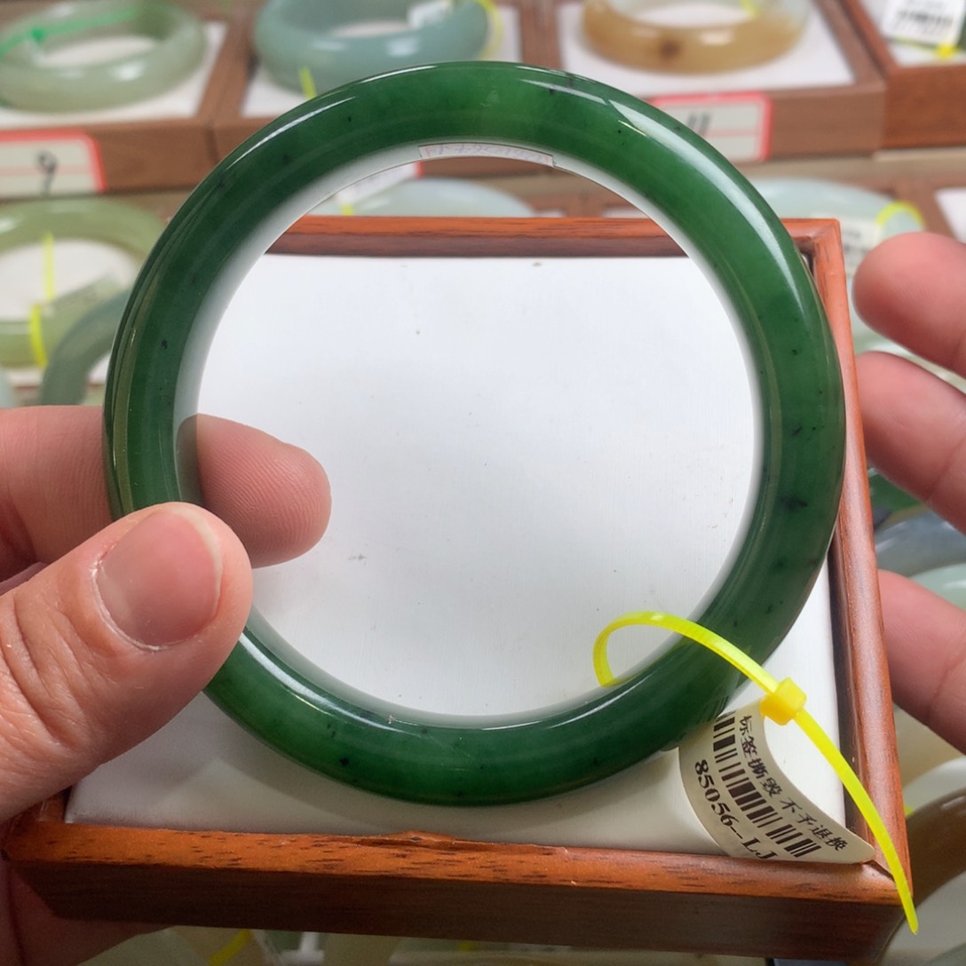 和田玉手镯未镶嵌64.5