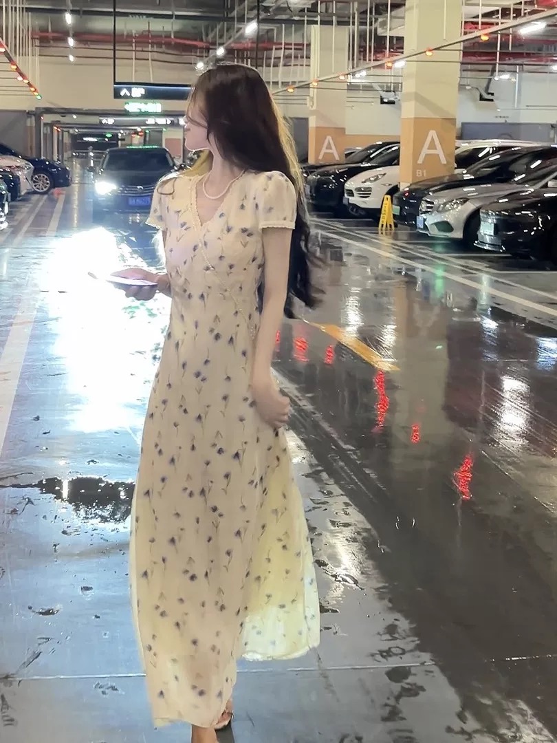 4563法式白色碎花巨好看掐腰连衣裙子女夏季2025新款漂亮绝美长裙