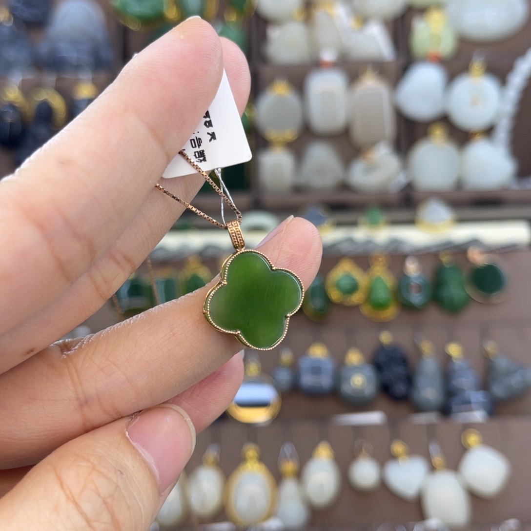 和田玉18K金镶嵌吊坠(赠链)