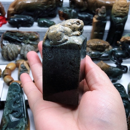 岫岩河磨玉（透闪石质玉）把件未镶嵌