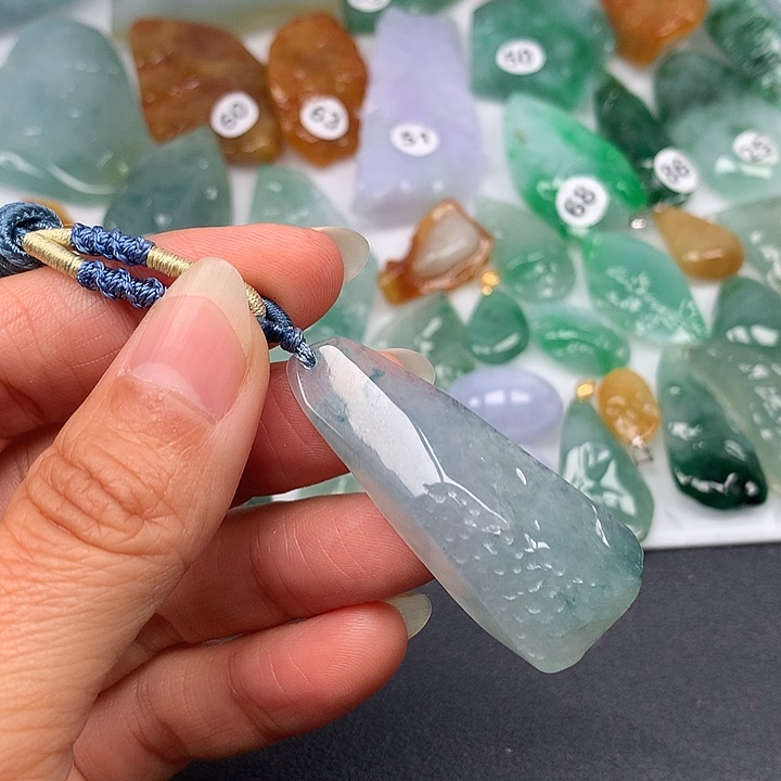 翡翠未镶嵌颈饰随型