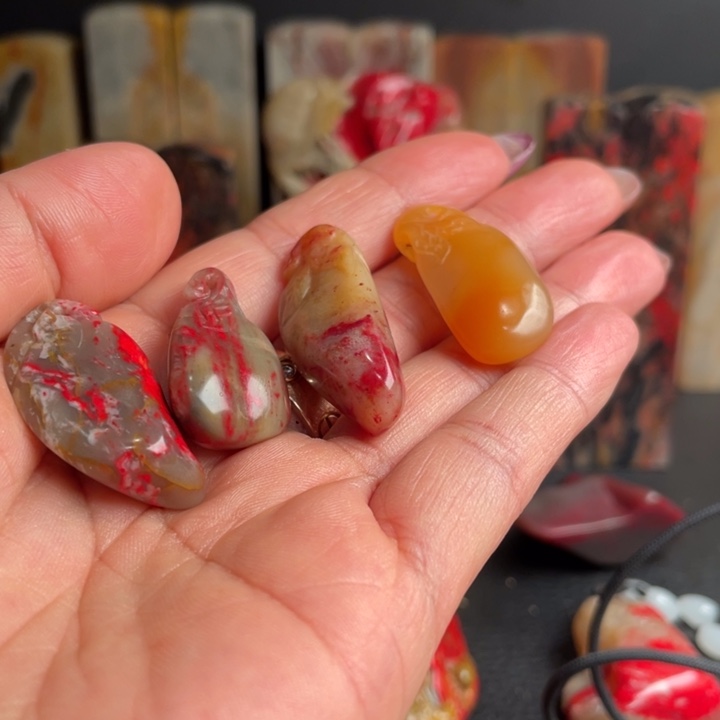 昌化鸡血石人*昌化鸡血石挂件