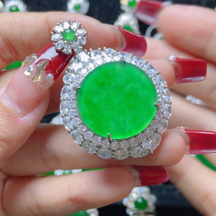 翡翠颈饰未镶嵌