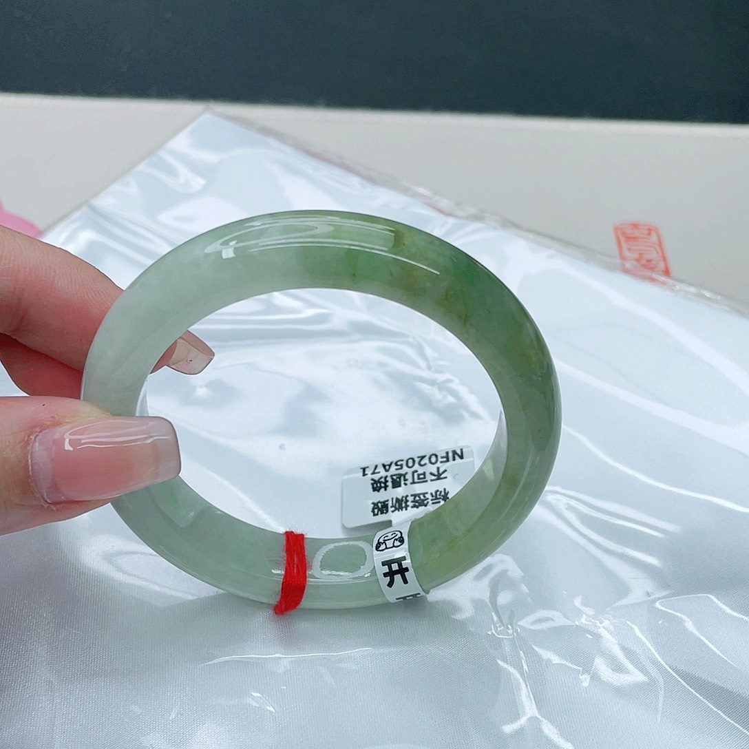 翡翠手镯未镶嵌正54.7