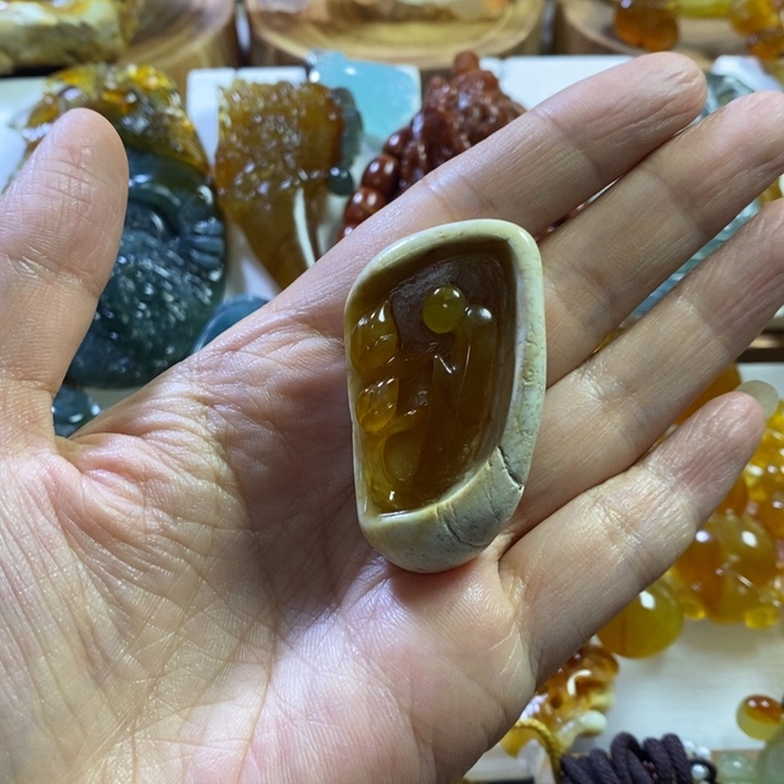 未镶嵌蛇纹石玉颈饰