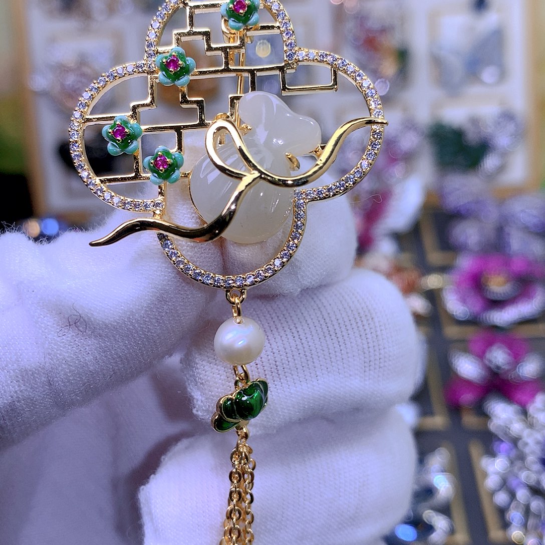 合成立方氧化锆铜胸针