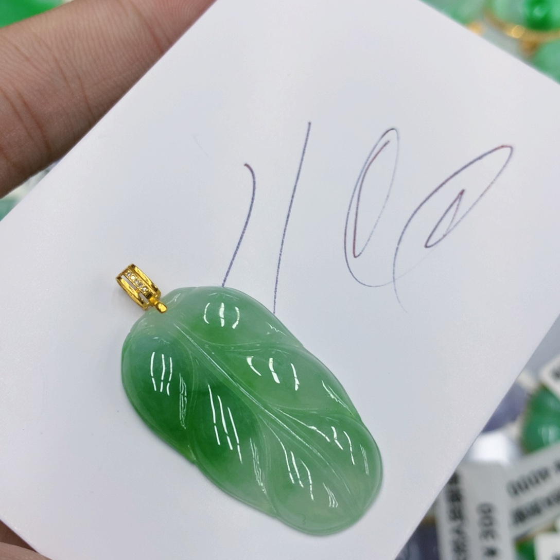 翡翠颈饰18K金镶嵌翡翠