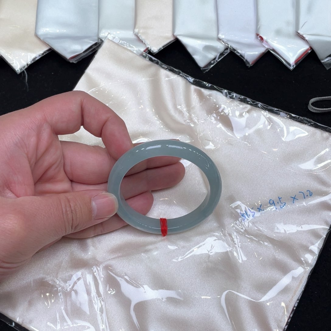 翡翠手镯未镶嵌51.5正圈