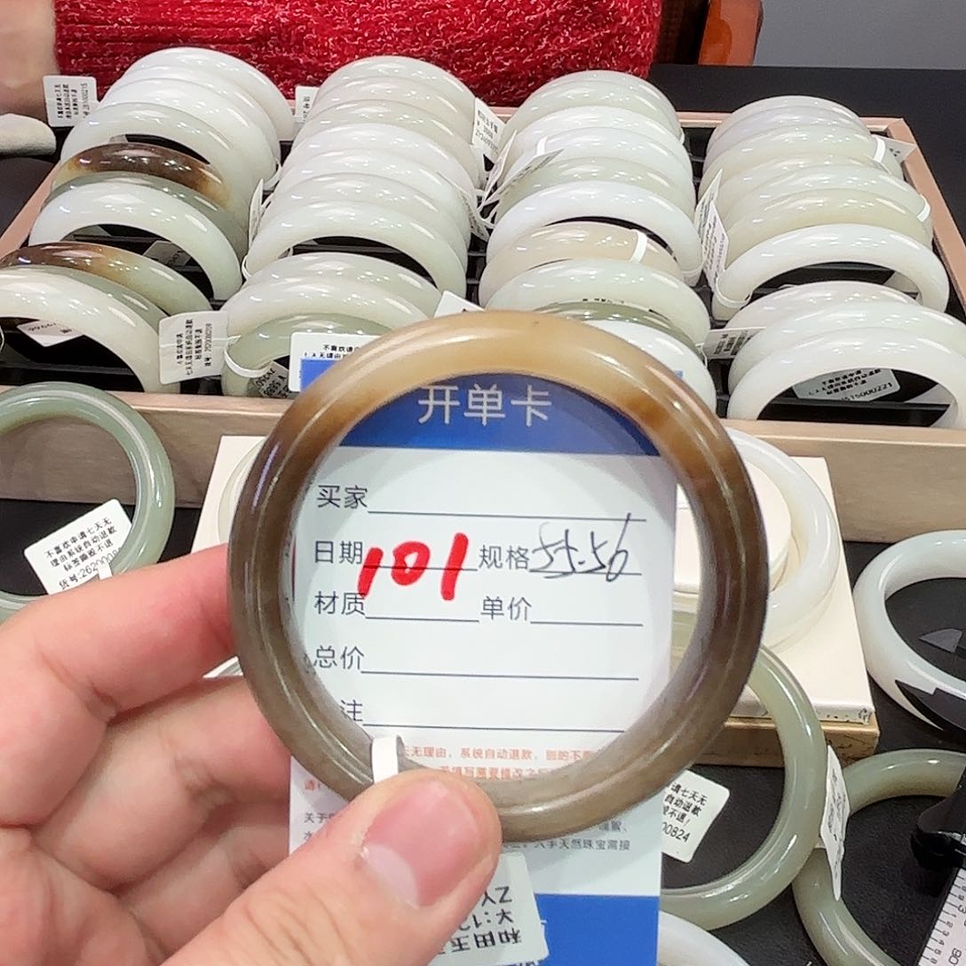 和田玉手镯未镶嵌