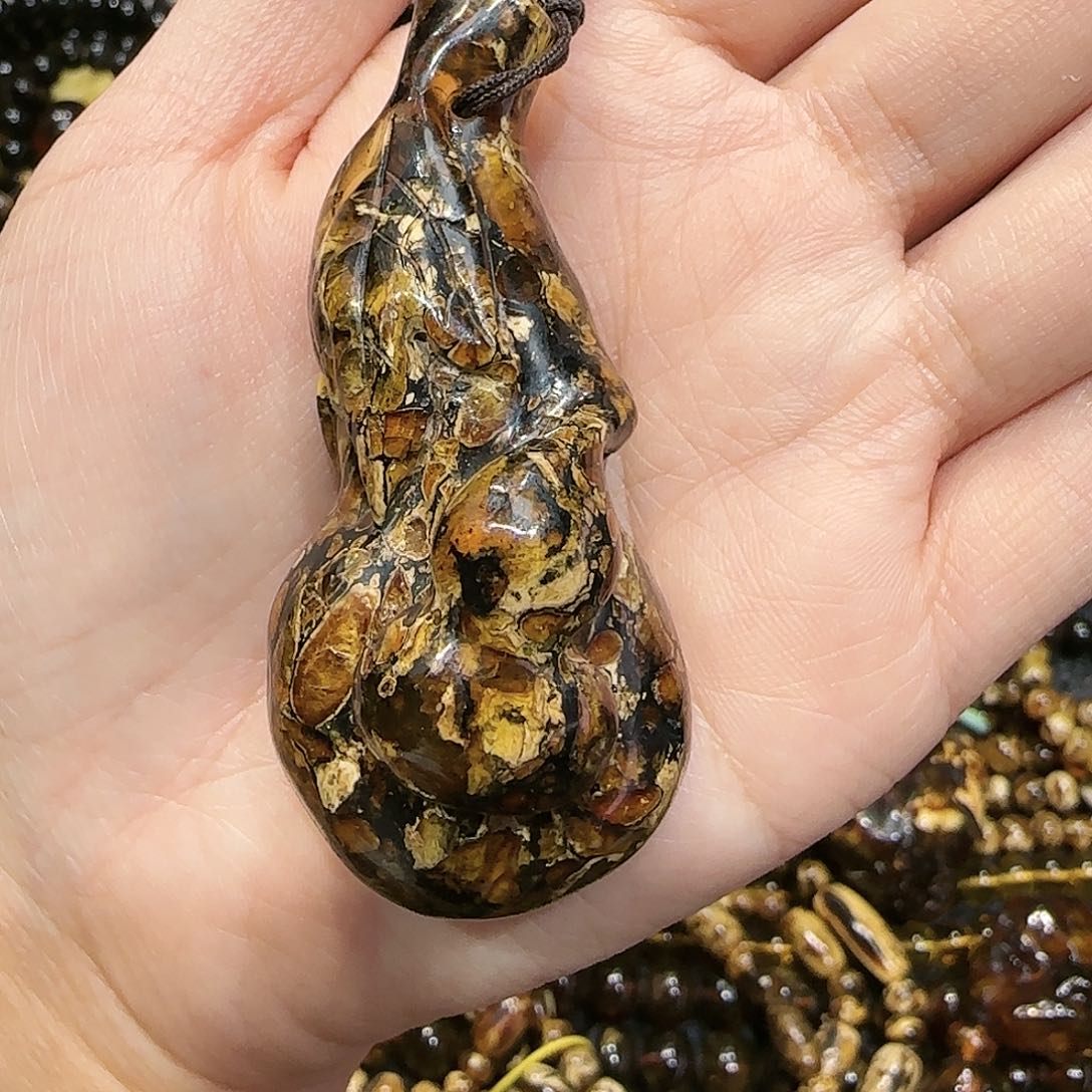 琥珀耳饰未镶嵌开****天抚顺琥珀