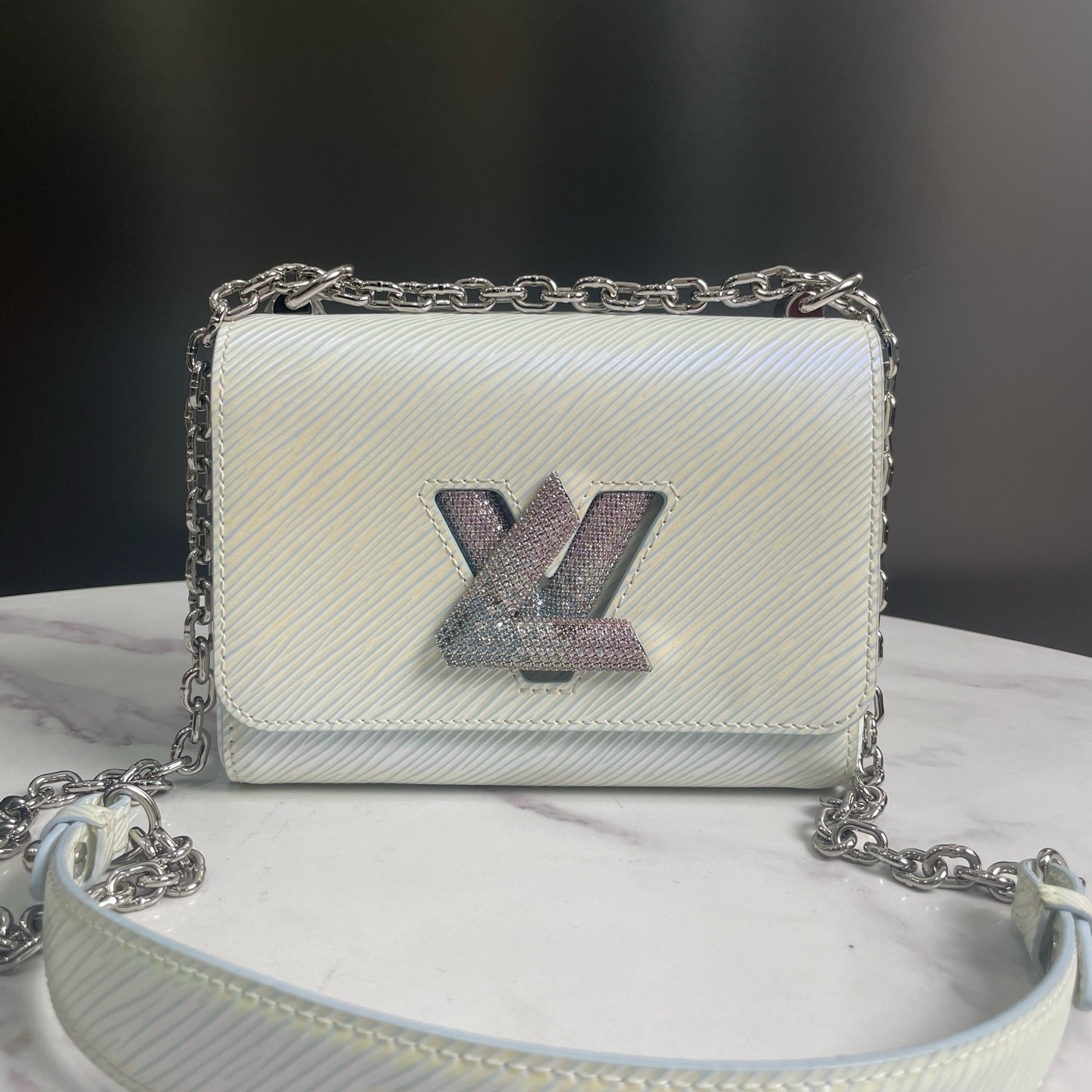99新 LouisVuitton/路易威登 小号 twist 可滑动链条包16535188