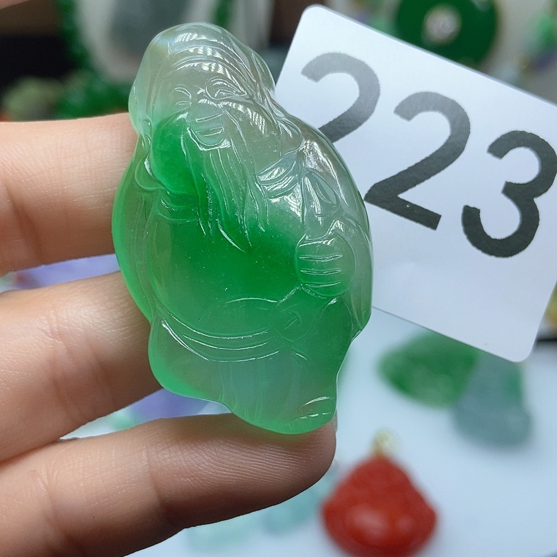 翡翠吊坠(赠链)未镶嵌