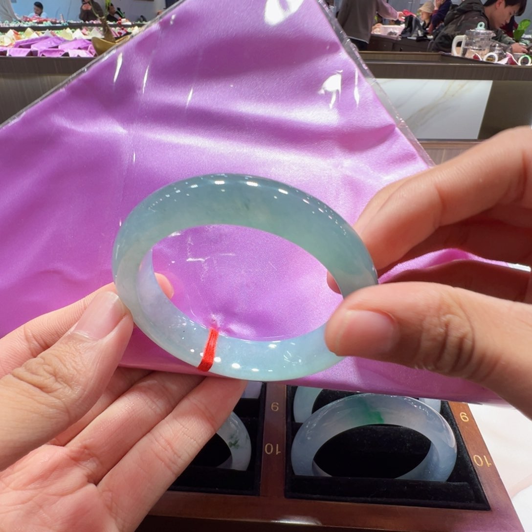 翡翠手镯未镶嵌冰蓝