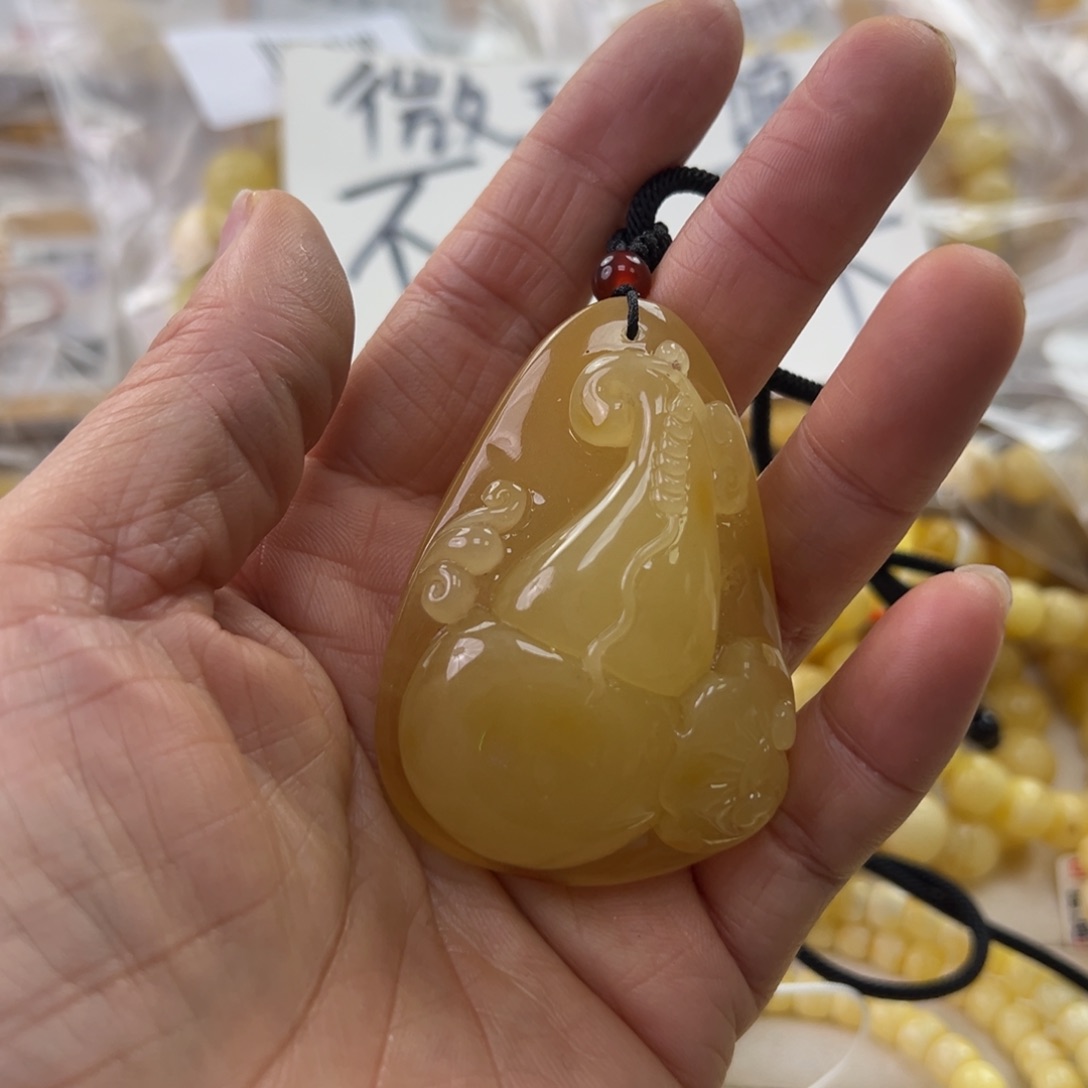琥珀珠宝奇石未镶嵌